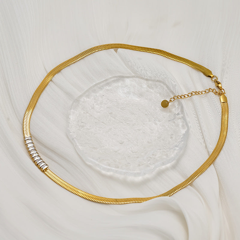 Silent Edge Necklace