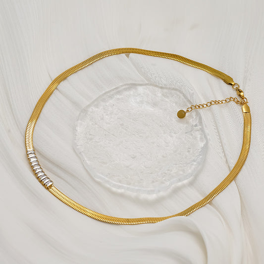 Silent Edge Necklace