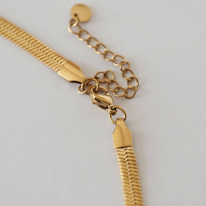 Silent Edge Necklace