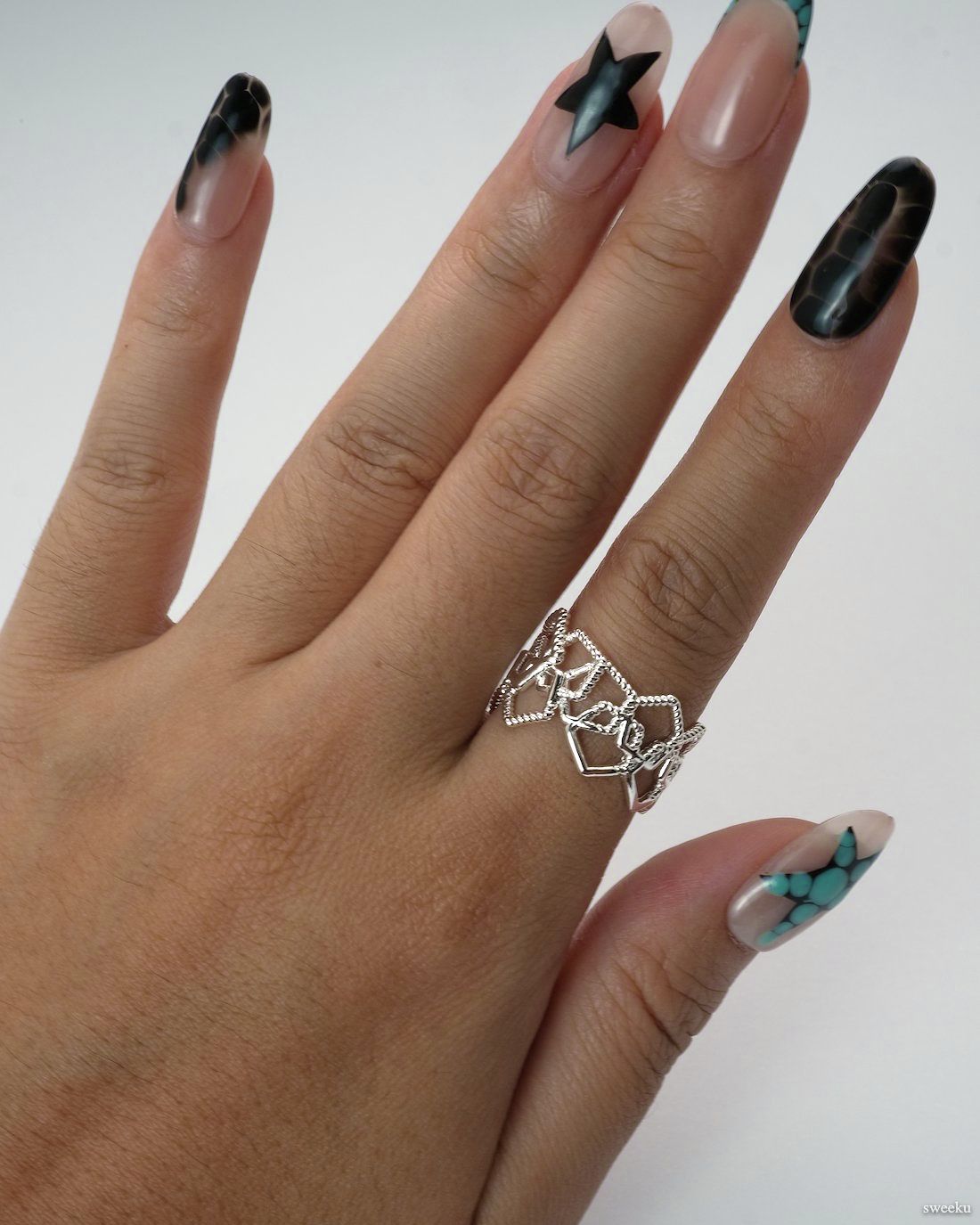 Lattice Band Ring worn on hand, silver-plated openwork design for modern style