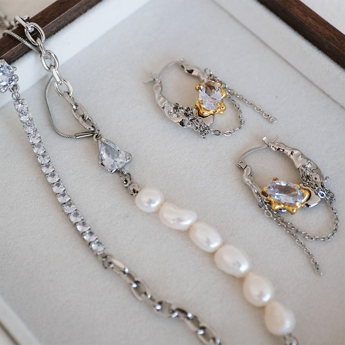 Melting Metal Chain Dangle Earrings