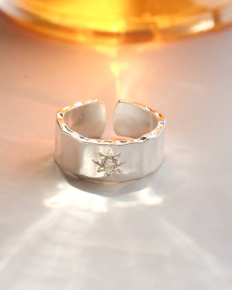 Hammered copper adjustable ring with an open band and a small polished star detail – front view – SWEEKU jewelry
