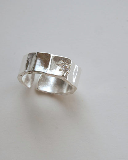 Hammered copper adjustable ring with an open band and a small polished star detail – side view – SWEEKU jewelry
