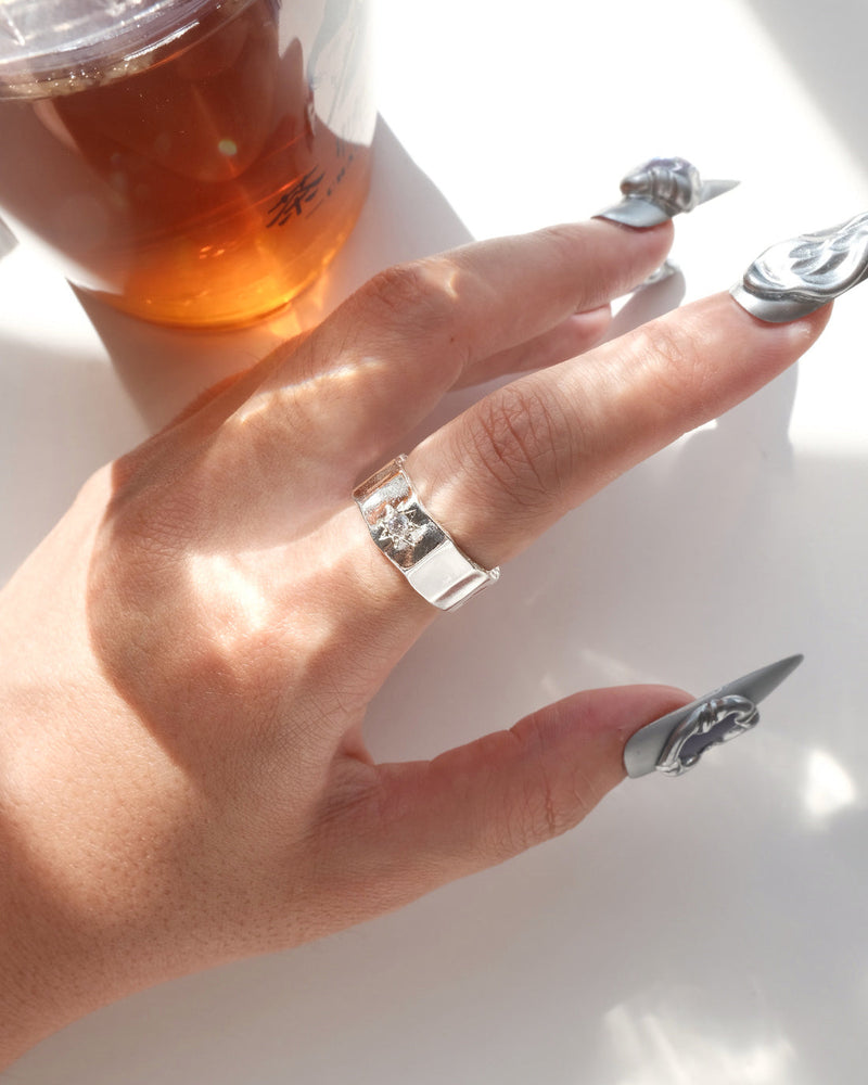 Model wearing hammered copper adjustable ring with an open band and a small polished star detail – side view – SWEEKU jewelry
