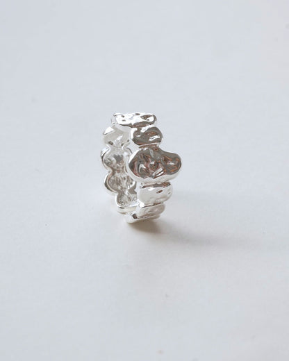 Pebble link copper adjustable ring with an open band and a continuous sculptural design – front view – SWEEKU jewelry