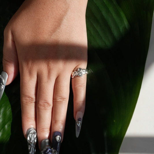 Model wearing pebble link copper adjustable ring with an open band and a continuous sculptural design – top view – SWEEKU jewelry