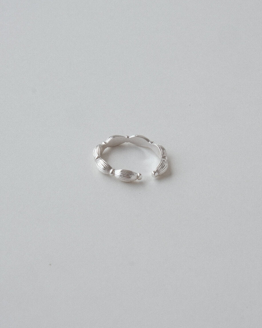 Sand-textured chunky adjustable ring with a sculptural, fluid design – front view – SWEEKU jewelry
